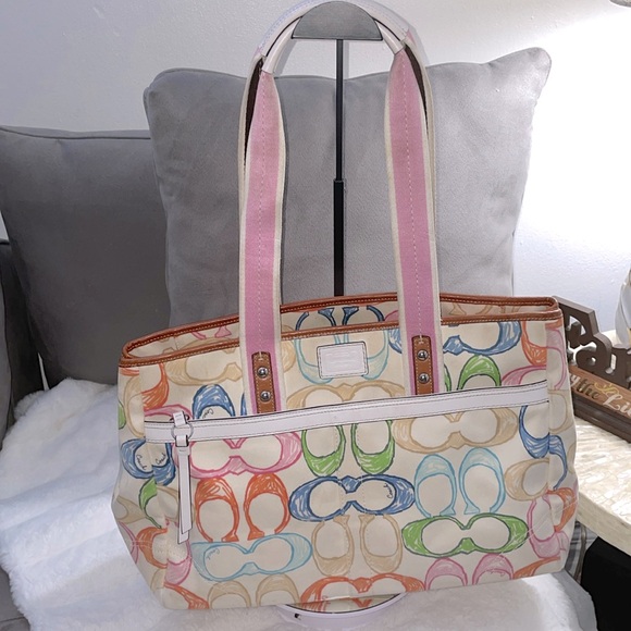 Coach Handbags - ❤️Coach Hampton Scribble Handbag Vintage